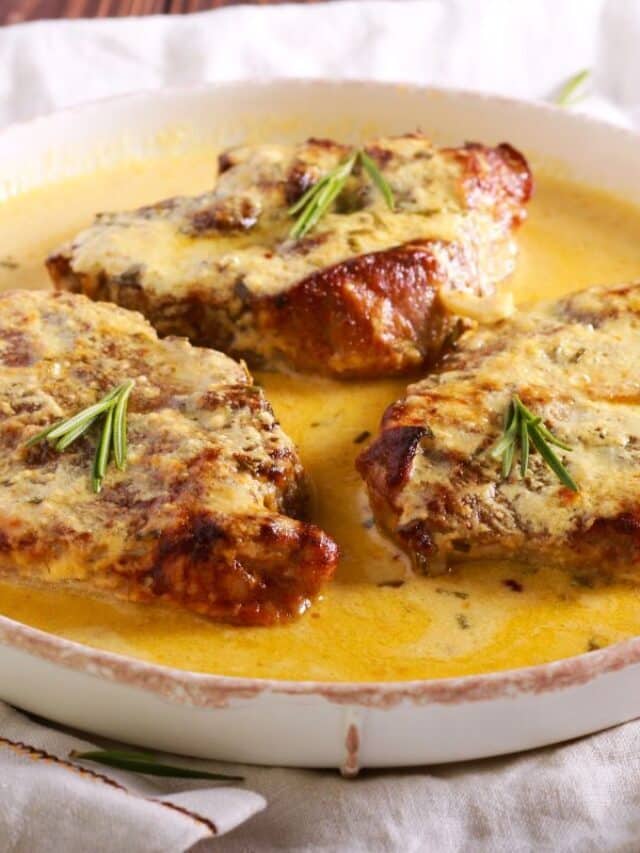 How to Make Delicious Slow Cooker Pork Chops with Gravy Story