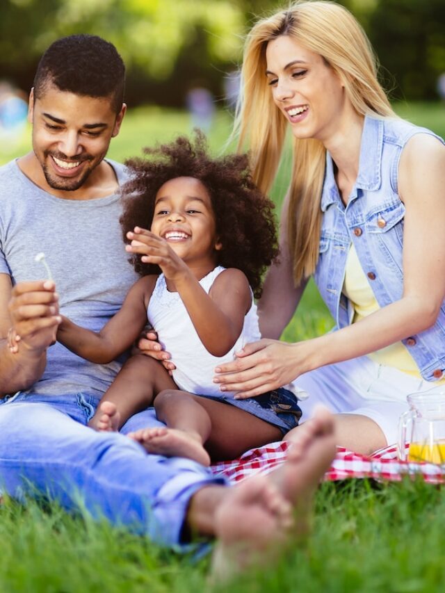 Beautiful,Cheerful,Family,Outdoors,Enjoying,Picnic,Outing